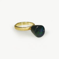 anello in oro 750 ‰ e opale nero