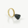 anello in oro 750 ‰ e opale nero
