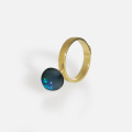 Ring in gold and black opal