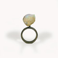 Anello in  argento brunito 925‰ e conchiglia di opale